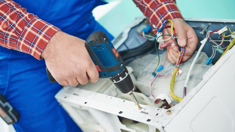 Dikili Eminçelik Eminçelik çamaşır makinesi kart tamiri – Su almama arızası orijinal parça ile giderildi. - Teknik servis örneği